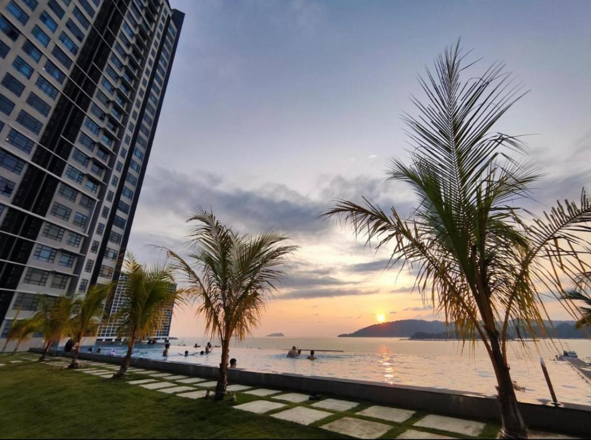 Botiza Suites At Jesselton Quay Кота-Кинабалу Экстерьер фото