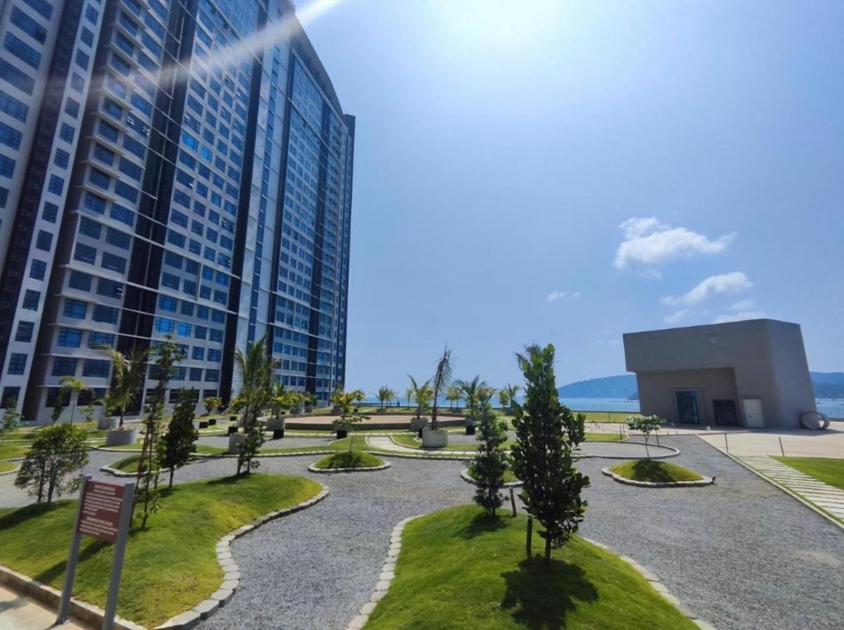 Botiza Suites At Jesselton Quay Кота-Кинабалу Экстерьер фото