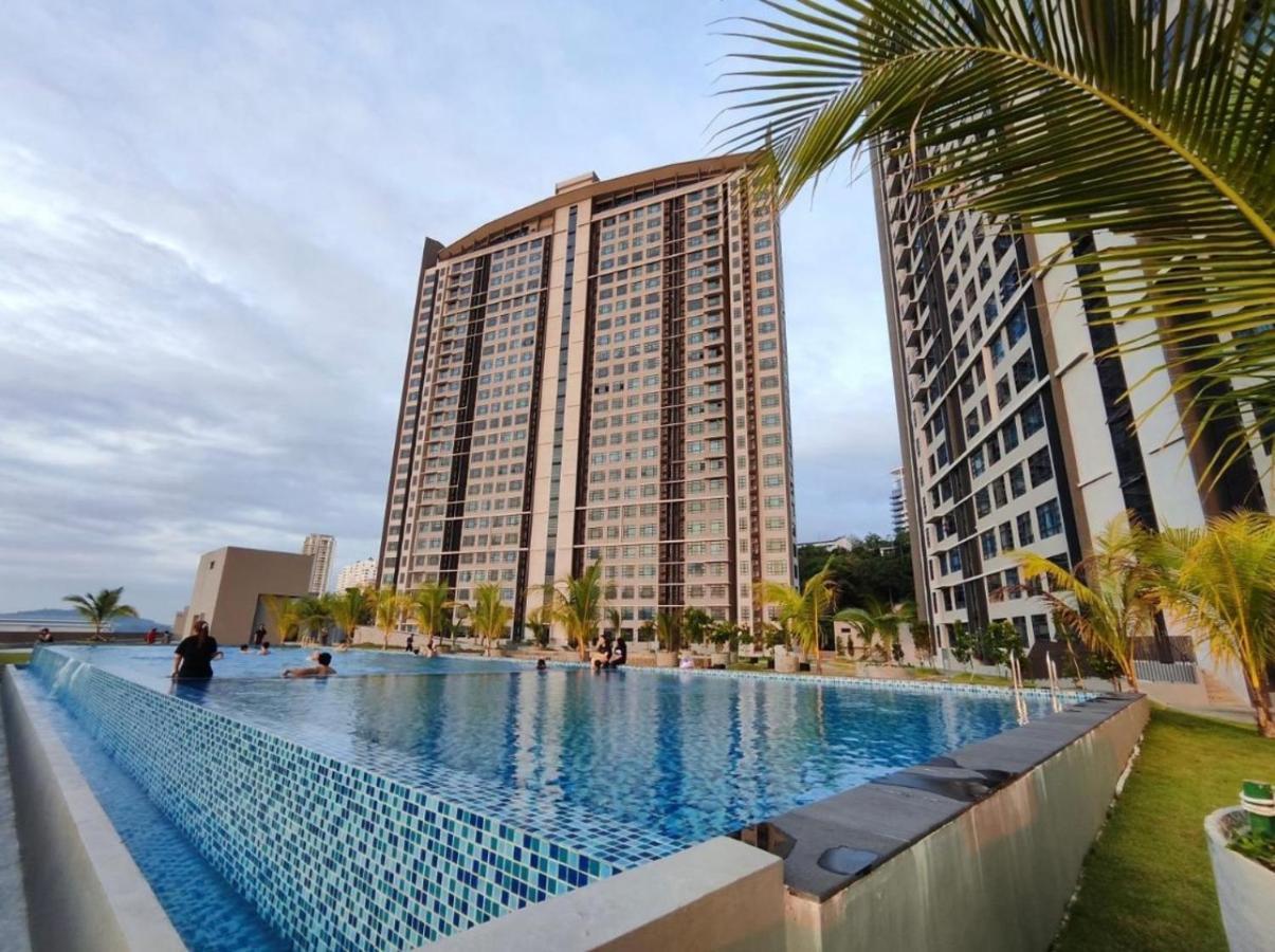 Botiza Suites At Jesselton Quay Кота-Кинабалу Экстерьер фото
