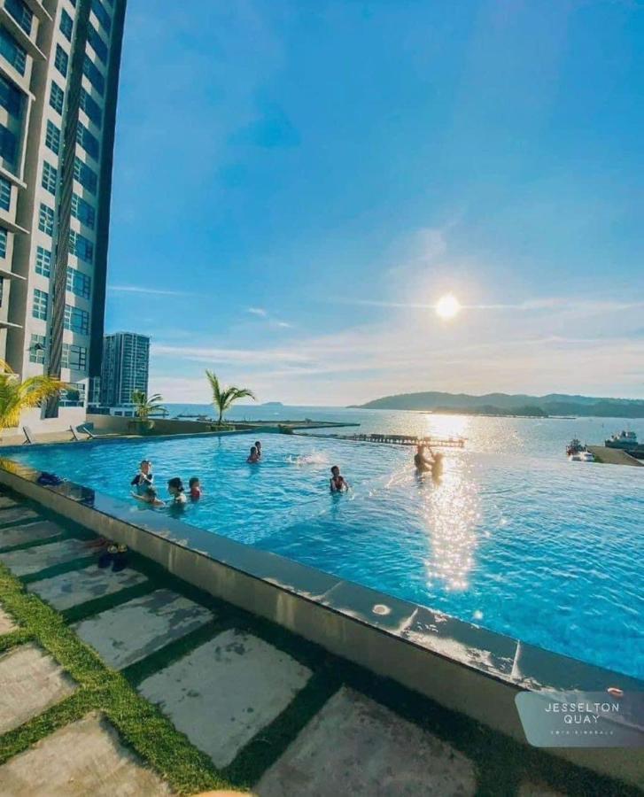 Botiza Suites At Jesselton Quay Кота-Кинабалу Экстерьер фото