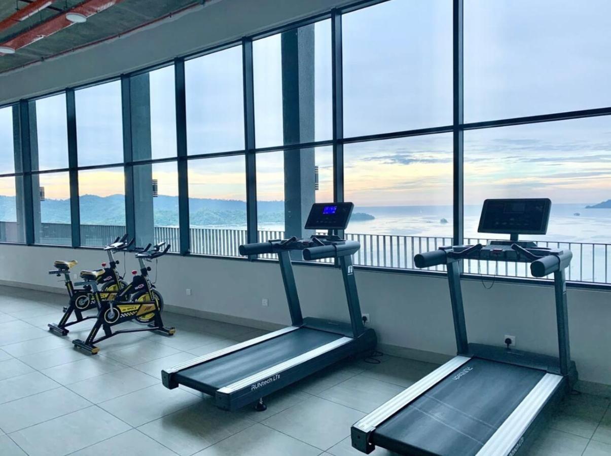 Botiza Suites At Jesselton Quay Кота-Кинабалу Экстерьер фото