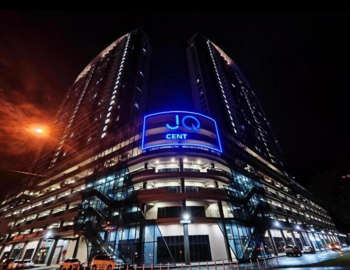 Botiza Suites At Jesselton Quay Кота-Кинабалу Экстерьер фото